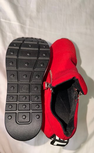 Zapatos deportivos rojos con cuña plataforma
