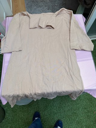 Vestido beige manga media cuello alto