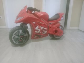 Moto infantil roja