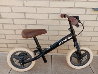 Bicicleta Btwin sin pedales con freno