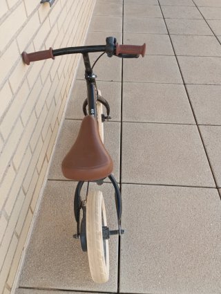 Bicicleta Btwin sin pedales con freno