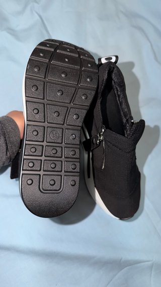 Zapatos deportivos negros con cremallera