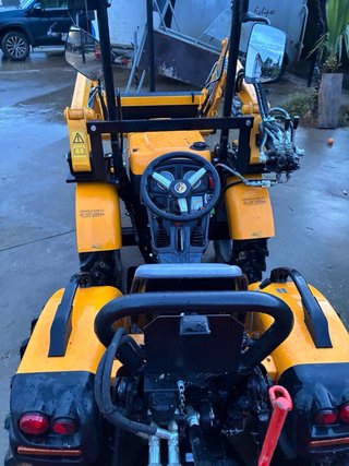 Tractor PASQUALI con pala delantdera y trasera