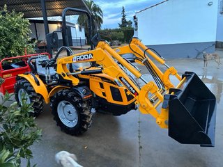 Tractor PASQUALI con pala delantdera y trasera