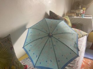 Paraguas infantil con estampado de conejos