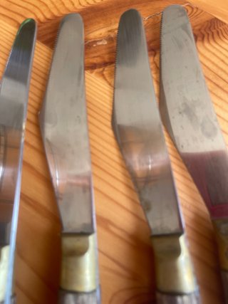 Set di 6 coltelli per bistecca con manici in legno e metallo