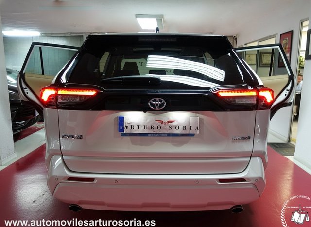 Toyota Rav4 2.5l 220H Luxury 4WD