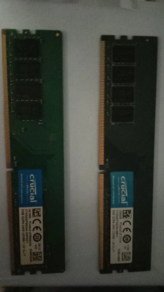 2x 8GB DDR4 Crucial RAM