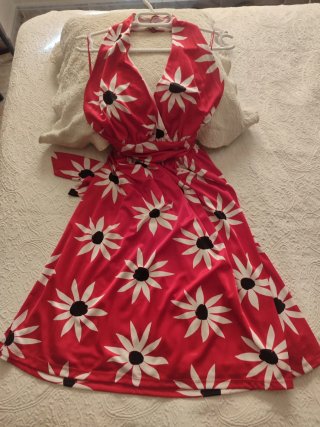 Vestido rojo con margaritas, cocktail y bodas