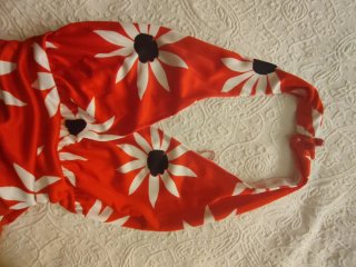 Vestido rojo con margaritas, cocktail y bodas