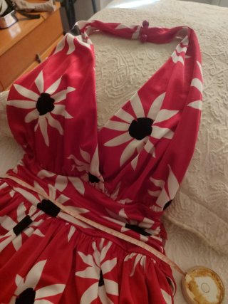 Vestido rojo con margaritas, cocktail y bodas