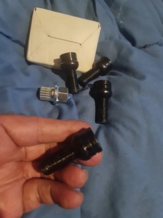 Tornillos Antirrobo Rueda Mercedes Fuengirola