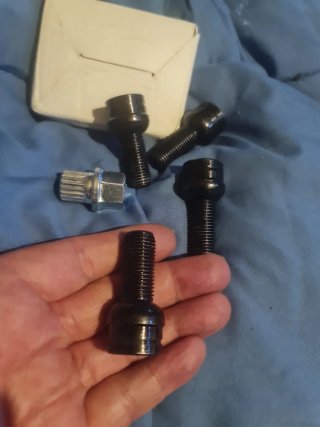 Tornillos Antirrobo Rueda Mercedes Fuengirola
