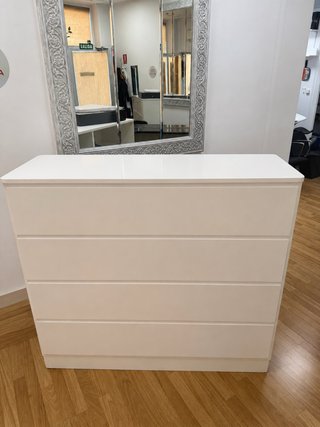 Mostrador de madera blanco