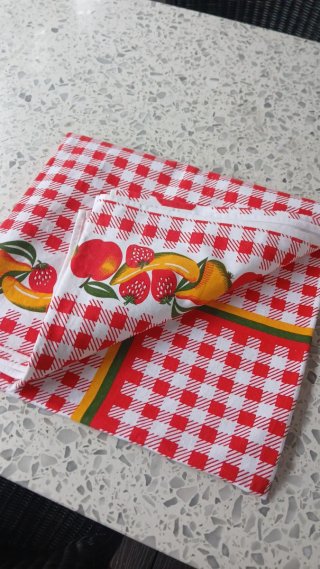 Toalha de Mesa Xadrez com Frutas 145x134cm