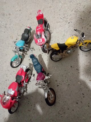 Set 5 Moto giocattolo Maisto