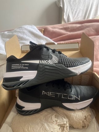 Zapatos Nike Metcon Negros y Blancos