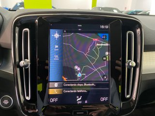 Volvo XC40 Momentum Pro 4x4 B4 2.0G 197CV Auto MHE