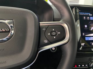 Volvo XC40 Momentum Pro 4x4 B4 2.0G 197CV Auto MHE