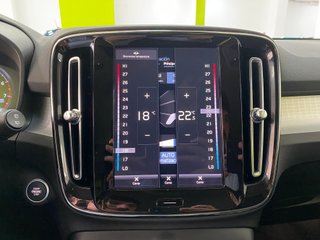 Volvo XC40 Momentum Pro 4x4 B4 2.0G 197CV Auto MHE