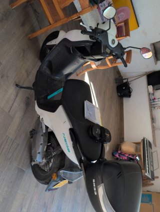 Ciclomotor Eléctrico Yamaha neos Scooter Blanco