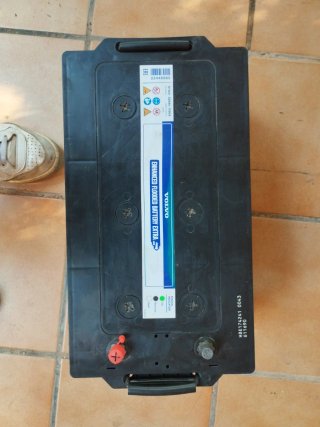 Batería de camión  de 12v,   Volvo 225 Ah