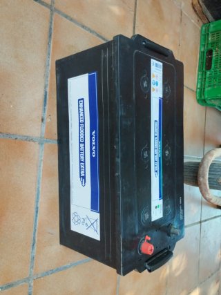 Batería de camión  de 12v,   Volvo 225 Ah
