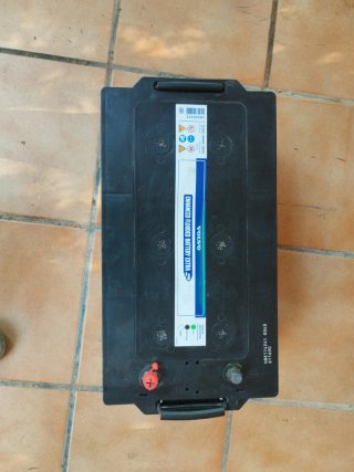 Batería de camión  de 12v,   Volvo 225 Ah