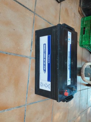 Batería de camión  de 12v,   Volvo 225 Ah