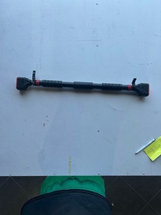 Barra dominadas ajustable para puerta o pared