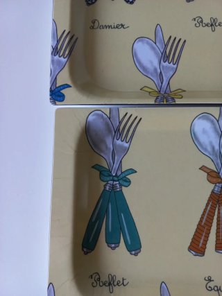 Set di tre vassoi decorati