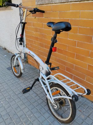 Bicicleta plegable blanca
