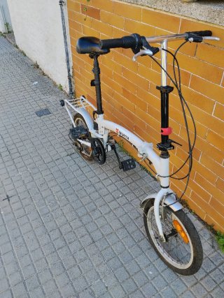Bicicleta plegable blanca