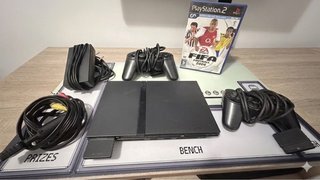 Consola Sony PlayStation 2  + FIFA 2004 + 2 mandos