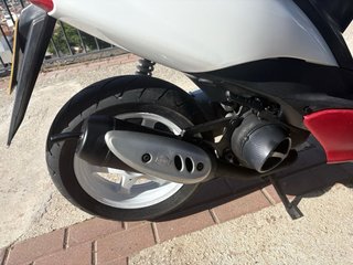 Yamaha Jog R Scooter Automática Roja y Blanca
