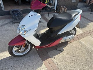 Yamaha Jog R Scooter Automática Roja y Blanca