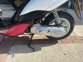 Yamaha Jog R Scooter Automática Roja y Blanca