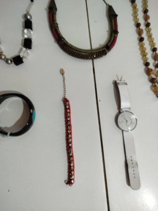 Lote Collares, Pulseras y Reloj