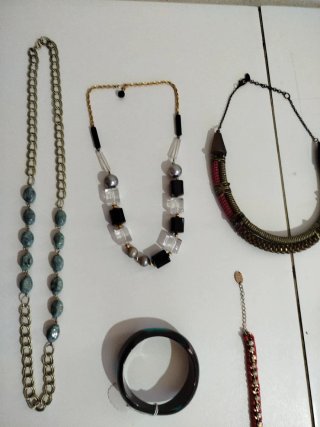 Lote Collares, Pulseras y Reloj