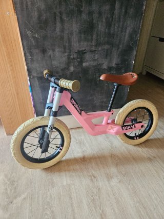 Bicicleta de equilibrio rosa BERG BIKY Retro.