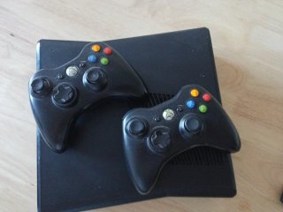 Consola Xbox 360 Negra + 2 Mandos