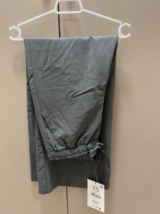 Pantalón fluido gris Stradivarius Talla XS
