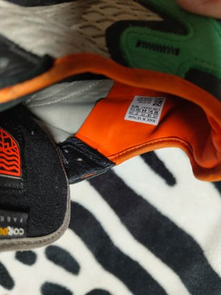 Zapatillas Adidas Grises y Naranjas