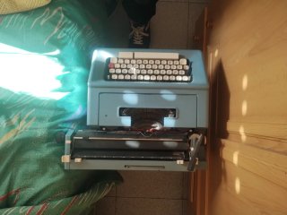 Máquina de escribir Olivetti Studio 46 azul