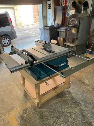 Makita Sierra de Mesa 2704N 260mm 1650W