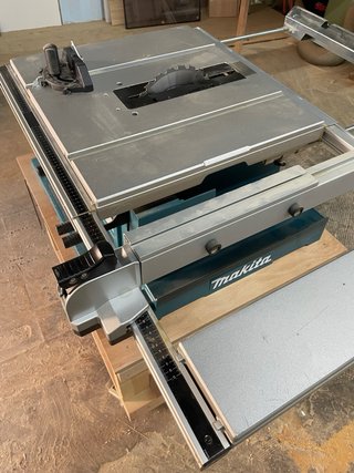 Makita Sierra de Mesa 2704N 260mm 1650W