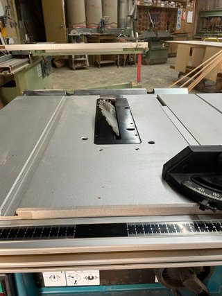 Makita Sierra de Mesa 2704N 260mm 1650W