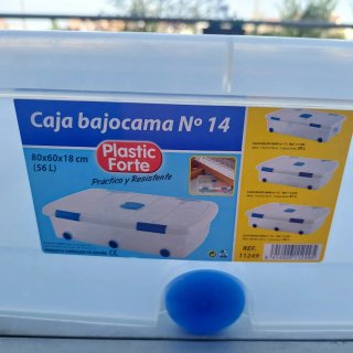 Caja de almacenaje transparente con cierres azules