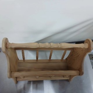 Revistero de madera rústico
