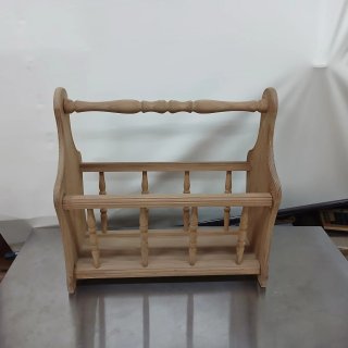 Revistero de madera rústico